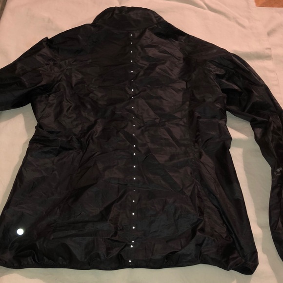 SOLD Lululemon Run With It Jacket in black! - Picture 6 of 8